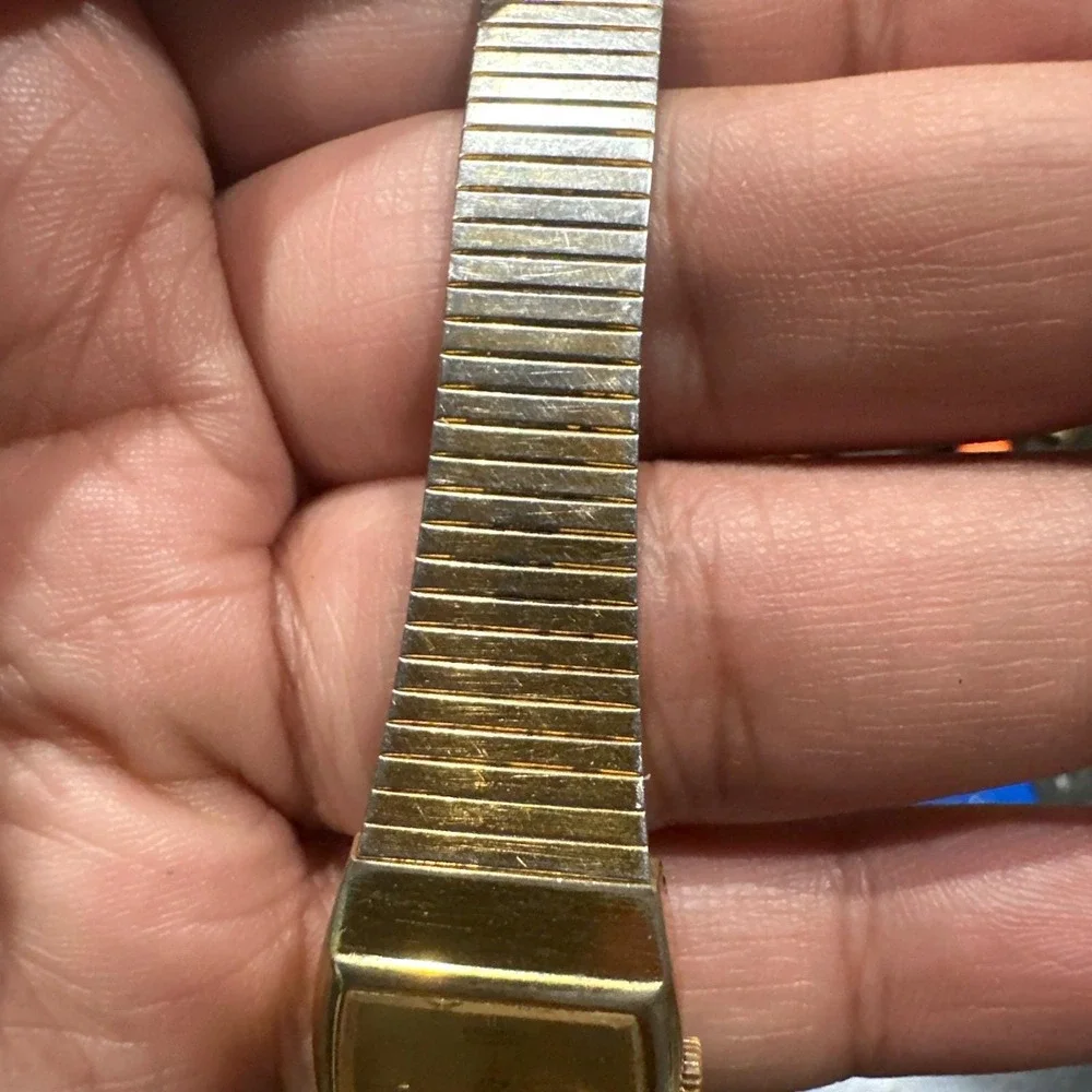 Running Vintage Seiko Watch Women Gold Tone Gold Dial Rectangle 20mm Small‎ Dial
